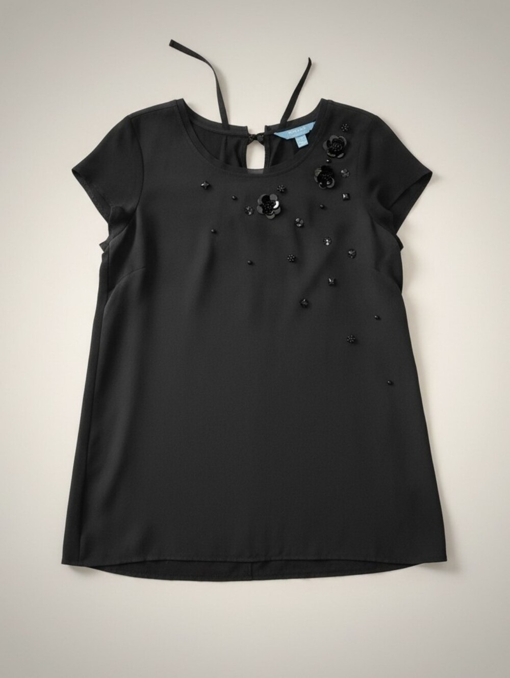 NWOT Simply Vera Vera Wang Black Short Sleeve Scoop Neck Tunic w/Flower Detai…
